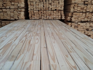 Blanks fingado de Pinus